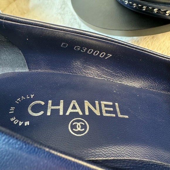 Chanel Cap Toe Chain Platform Pumps Navy Leather Size 38 - Picture 9 of 17